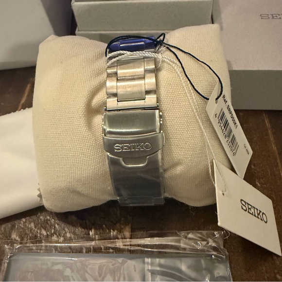 Seiko Dress Watch SRPD55K1, Silver 42mm, Modern - Picture 8 of 12